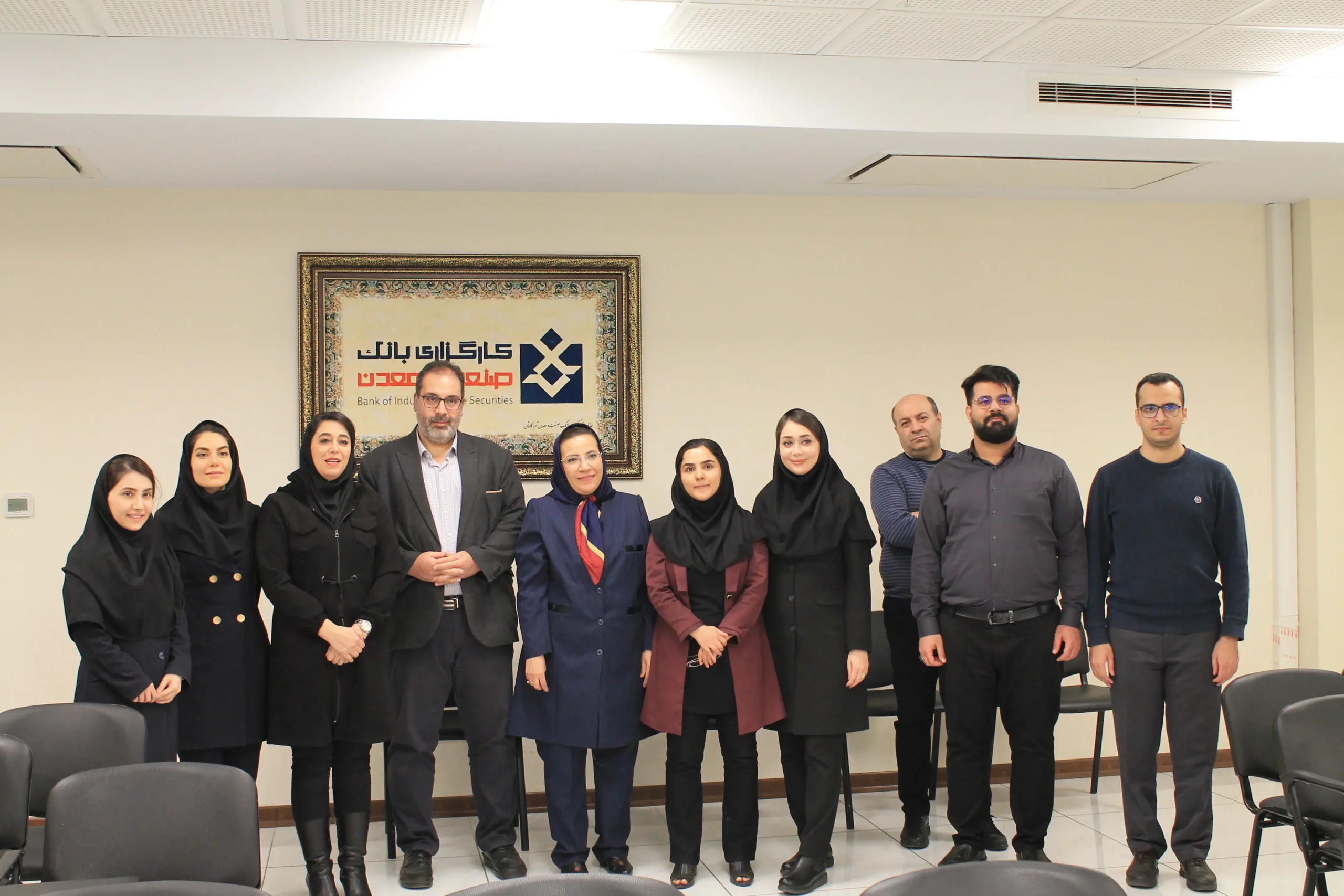 کارکنان کارگزاری های بورس