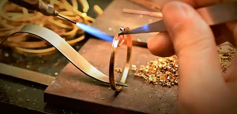 کوچینگ برای تولید کنندگان و فروشندگان طلا و جواهرات