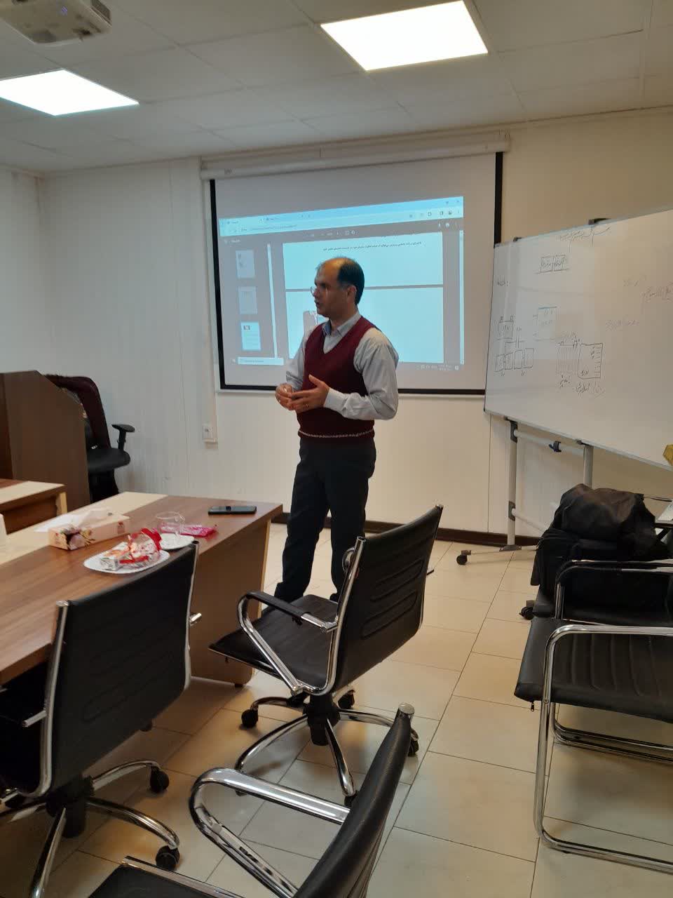 مشاور مدیرعامل